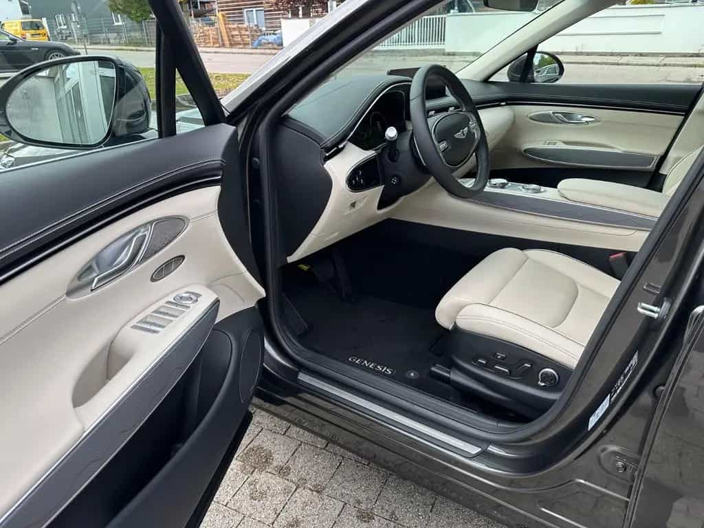 Genesis GV70 Luxury 4WD 04/2025-photo-10