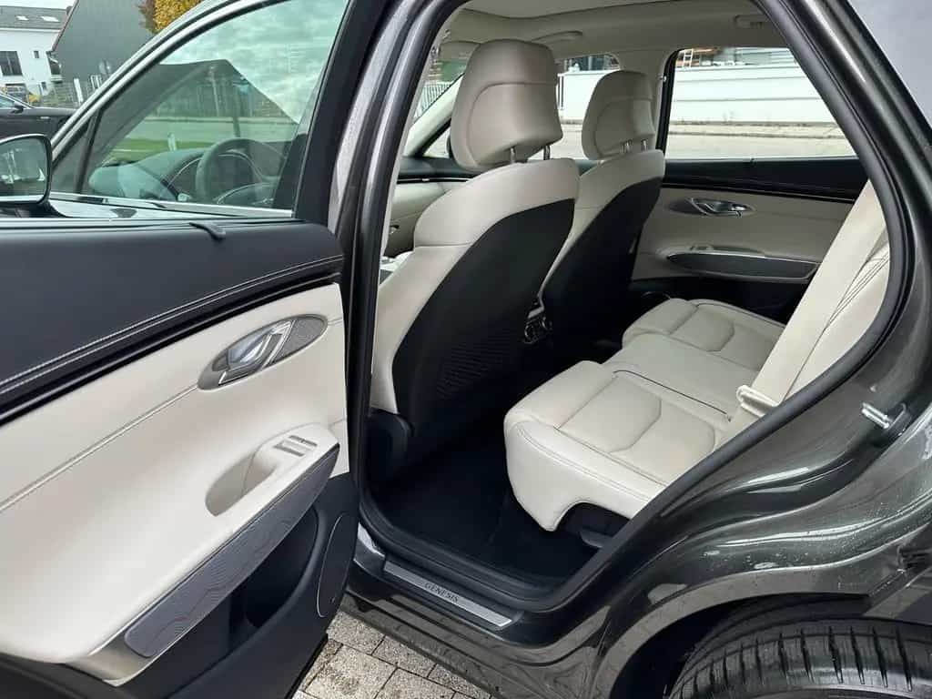 Genesis GV70 Luxury 4WD 04/2025-photo-11