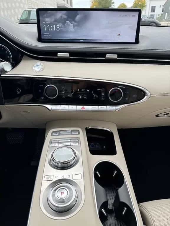 Genesis GV70 Luxury 4WD 04/2025-photo-15