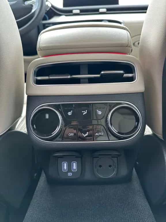 Genesis GV70 Luxury 4WD 04/2025-photo-17