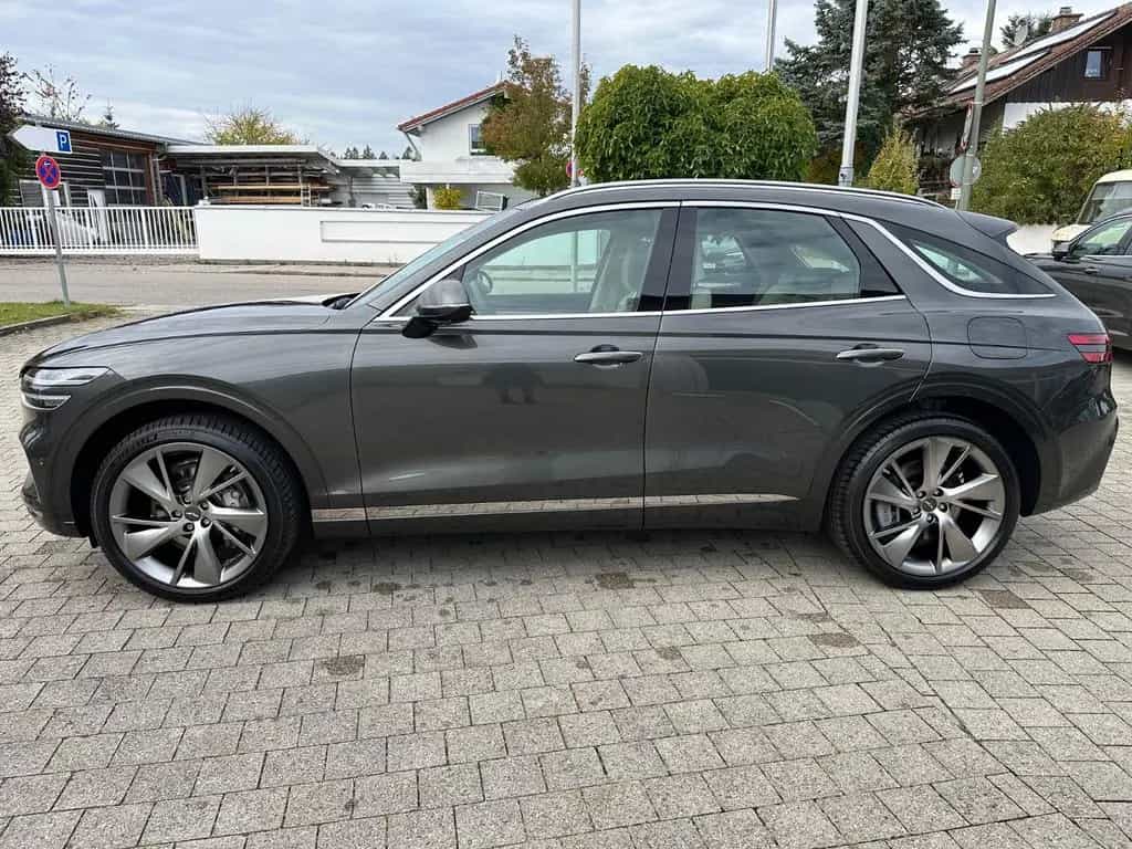 Genesis GV70 Luxury 4WD 04/2025-photo-2