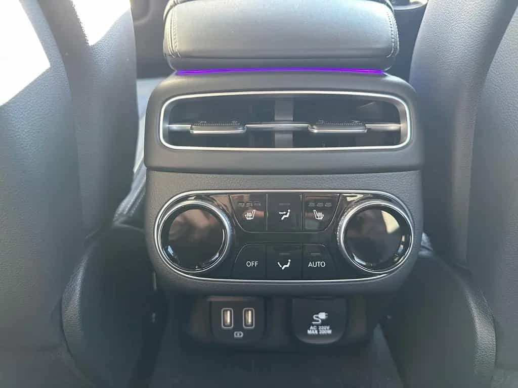 Genesis GV70 Luxury 4WD 04/2025-photo-17