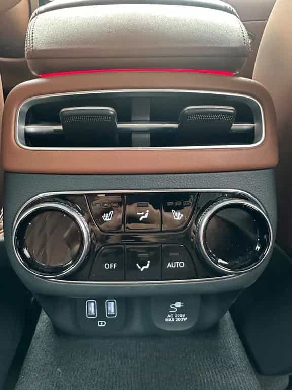 Genesis GV70 Luxury 4WD 06/2025-photo-17