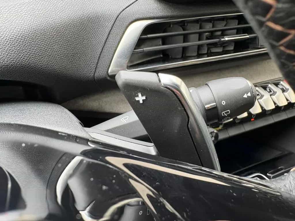 Peugeot 3008 GT -Garantie/Abstandstempomat/S-Heft- 08/2023-photo-30