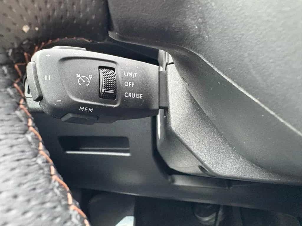 Peugeot 3008 GT -Garantie/Abstandstempomat/S-Heft- 08/2023-photo-37