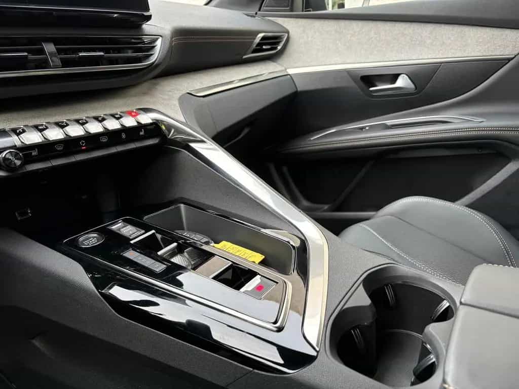 Peugeot 3008 GT -Garantie/Abstandstempomat/S-Heft- 08/2023-photo-38