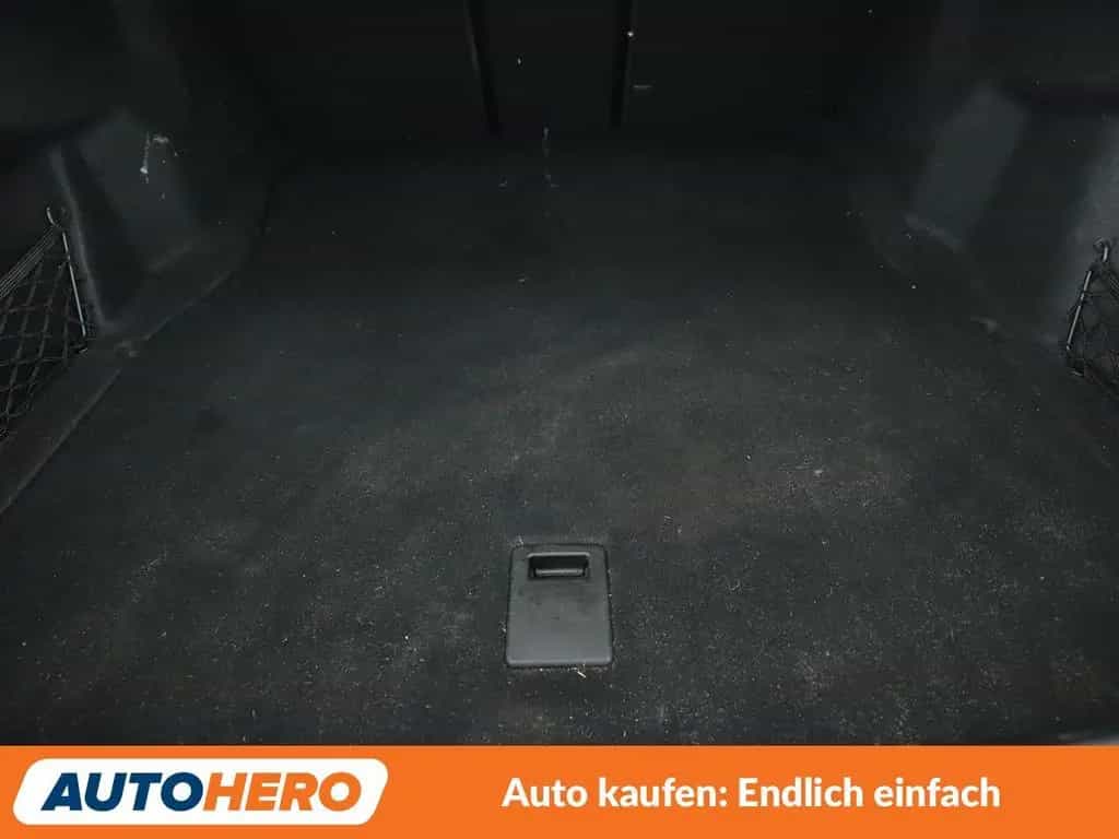 Mercedes-Benz C-Class 180 CGI Avantgarde Aut.*NAVI*CAM*TEMPO* 10/2018-photo-16