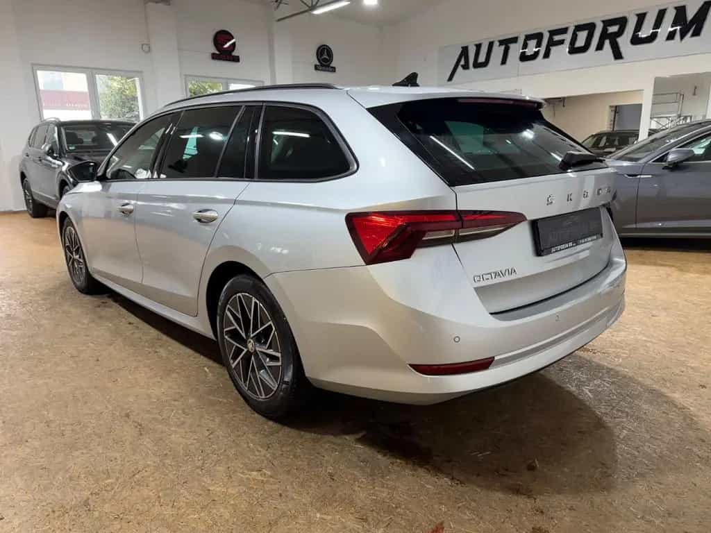 Skoda Octavia Combi 2.0TDI DSG/ACC/PDC/SHZ/SUNSET/17" 11/2022-photo-7