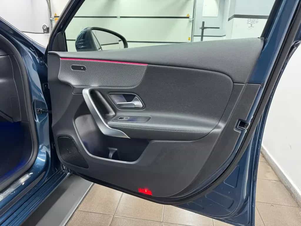Mercedes-Benz A-Class 180 Lim Edition19/Widescreen/Multibeam/Ambient 10/2019-photo-11