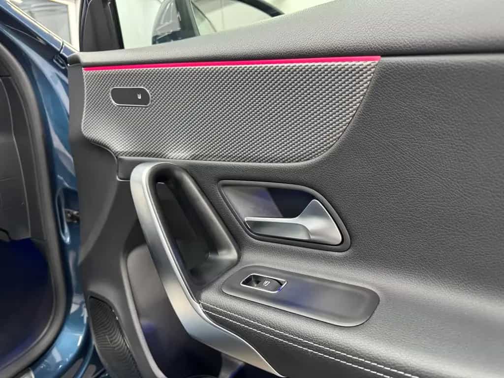 Mercedes-Benz A-Class 180 Lim Edition19/Widescreen/Multibeam/Ambient 10/2019-photo-12
