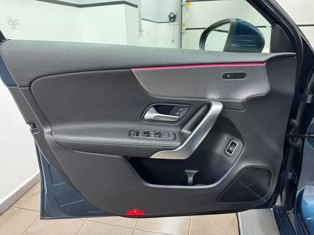 Mercedes-Benz A-Class 180 Lim Edition19/Widescreen/Multibeam/Ambient 10/2019-photo-17
