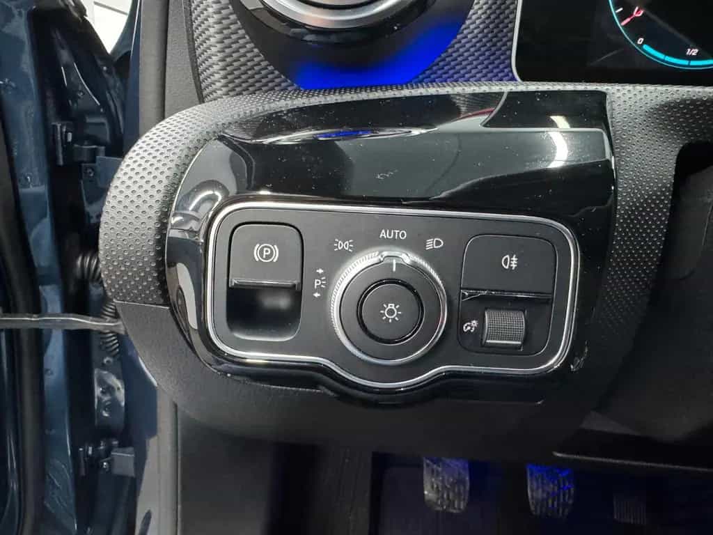 Mercedes-Benz A-Class 180 Lim Edition19/Widescreen/Multibeam/Ambient 10/2019-photo-29