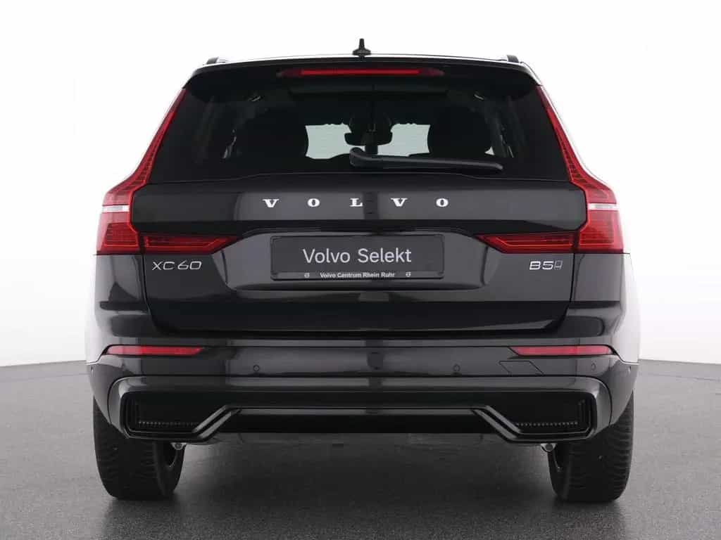 Volvo XC60 B5 AWD PLUS DARK FAP+HKSOUND+360°+PANO+MET 11/2024-photo-15