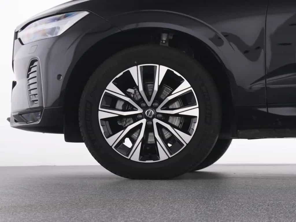Volvo XC60 B5 AWD PLUS DARK FAP+HKSOUND+360°+PANO+MET 11/2024-photo-19