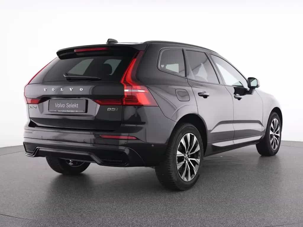 Volvo XC60 B5 AWD PLUS DARK FAP+HKSOUND+360°+PANO+MET 11/2024-photo-2