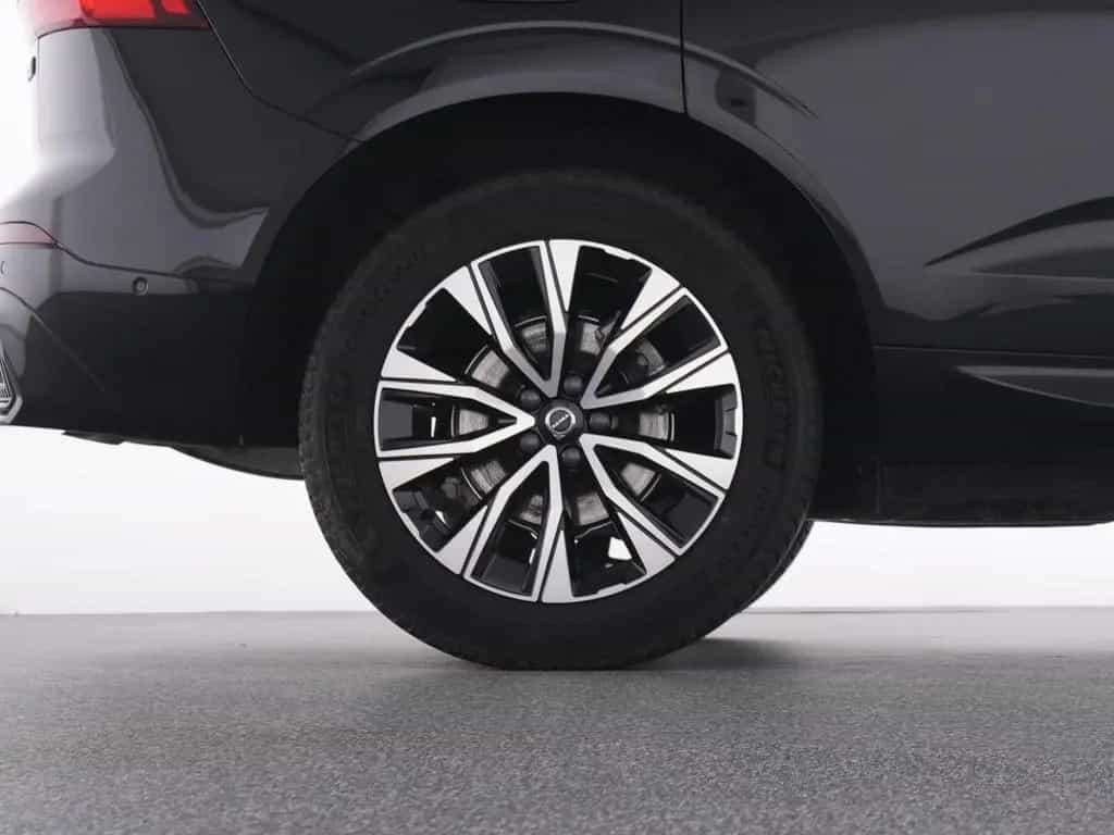 Volvo XC60 B5 AWD PLUS DARK FAP+HKSOUND+360°+PANO+MET 11/2024-photo-22