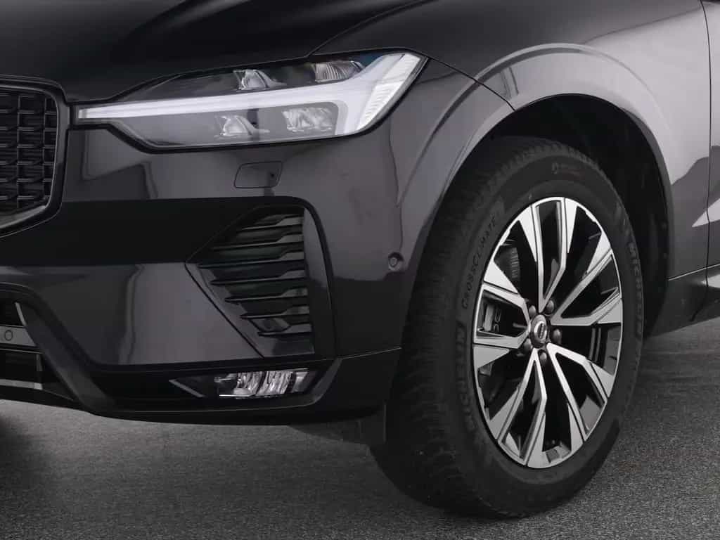Volvo XC60 B5 AWD PLUS DARK FAP+HKSOUND+360°+PANO+MET 11/2024-photo-8