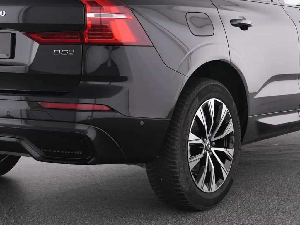 Volvo XC60 B5 AWD PLUS DARK FAP+HKSOUND+360°+PANO+MET 11/2024-photo-9