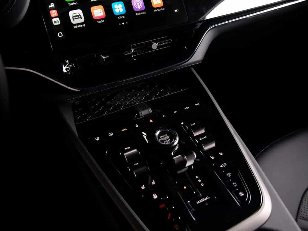 Aston Martin DBX S | Magneto Bronze | PANO | 360° | B&W 12/2025-photo-16