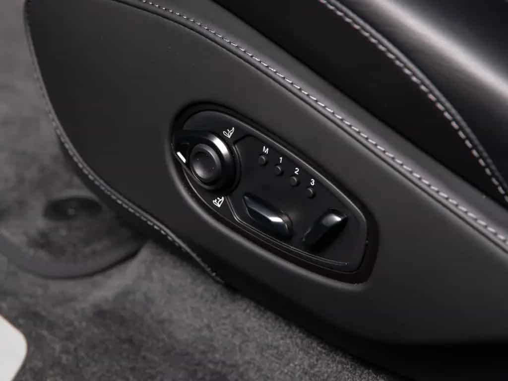 Aston Martin DBX S | Magneto Bronze | PANO | 360° | B&W 12/2025-photo-21