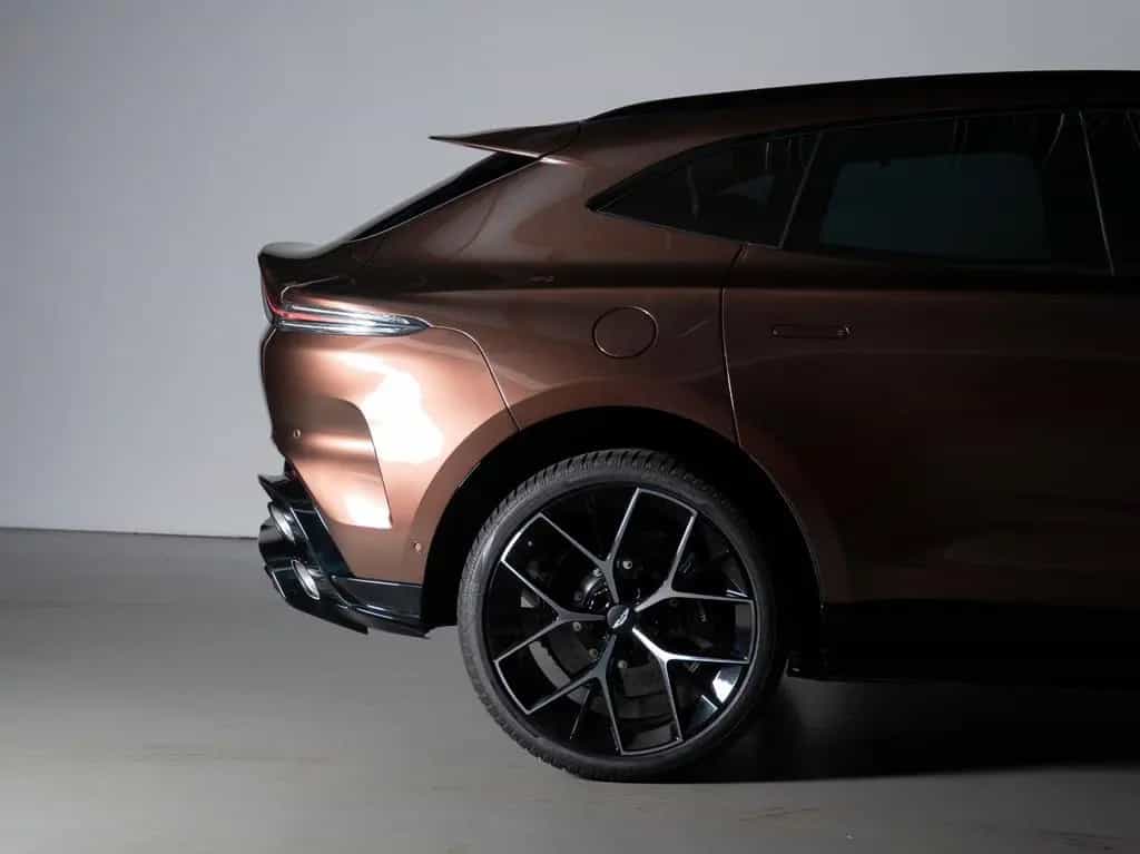 Aston Martin DBX S | Magneto Bronze | PANO | 360° | B&W 12/2025-photo-8