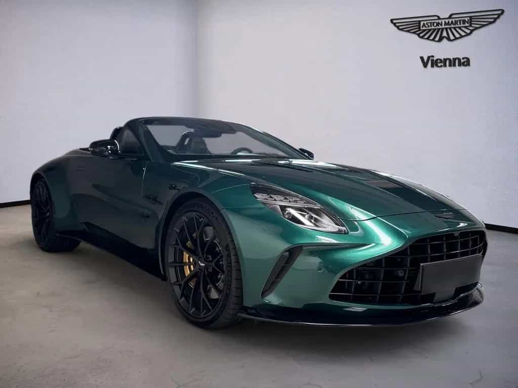 Aston Martin Vantage Roadster | Malachite Green | Int. CF 09/2025-photo-1
