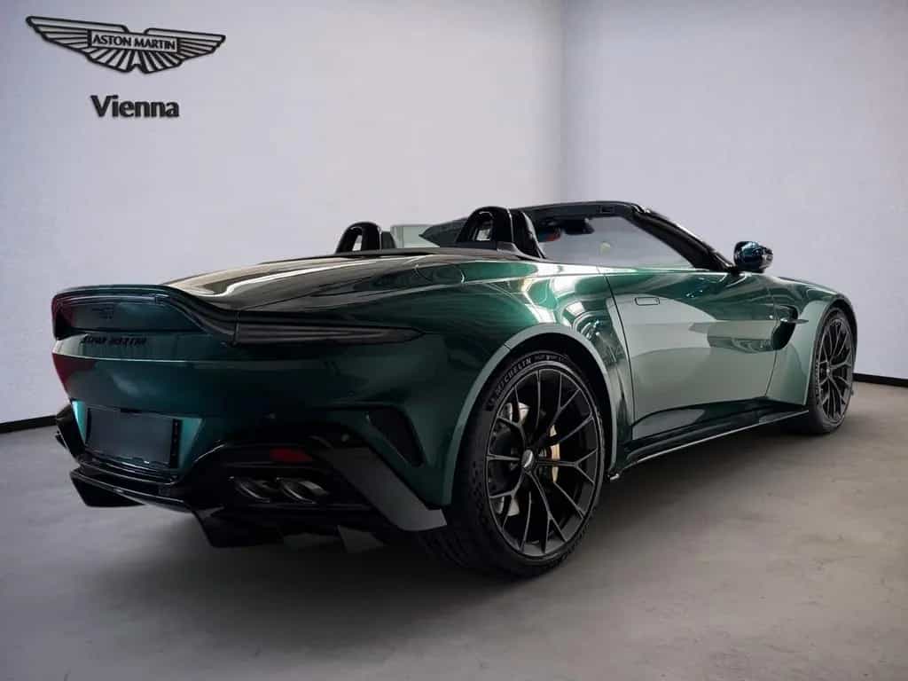 Aston Martin Vantage Roadster | Malachite Green | Int. CF 09/2025-photo-2