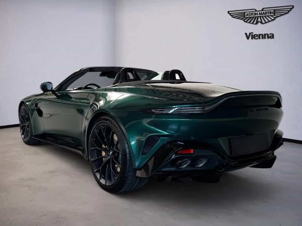 Aston Martin Vantage Roadster | Malachite Green | Int. CF 09/2025-photo-3