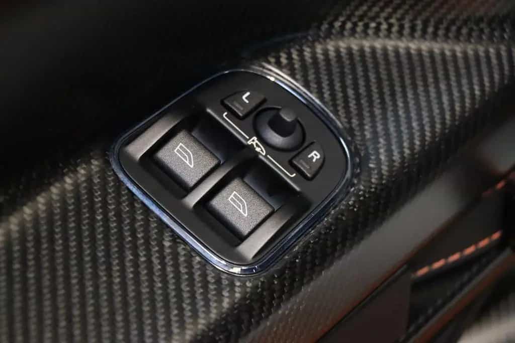 Aston Martin Vantage GT12 - Full Service History - Like New 04/2016-photo-10