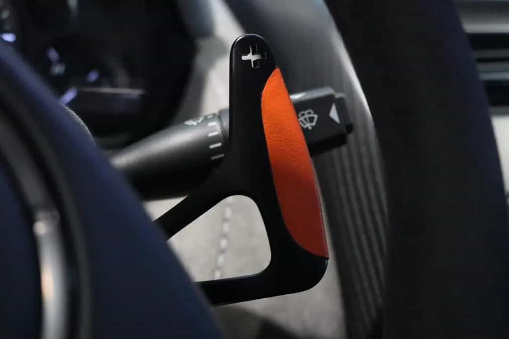 Aston Martin Vantage GT12 - Full Service History - Like New 04/2016-photo-15