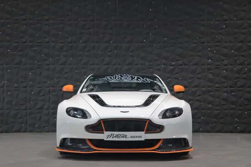 Aston Martin Vantage GT12 - Full Service History - Like New 04/2016-photo-2