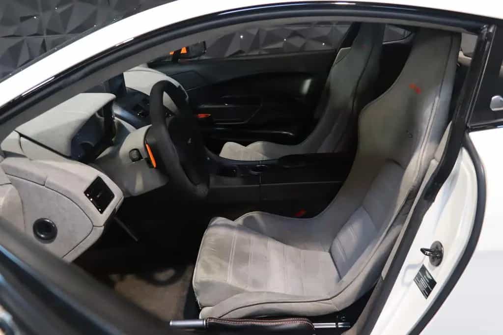 Aston Martin Vantage GT12 - Full Service History - Like New 04/2016-photo-6