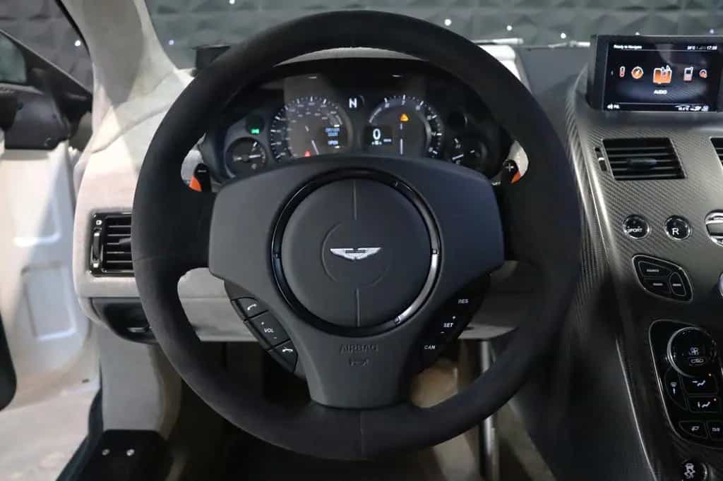 Aston Martin Vantage GT12 - Full Service History - Like New 04/2016-photo-8