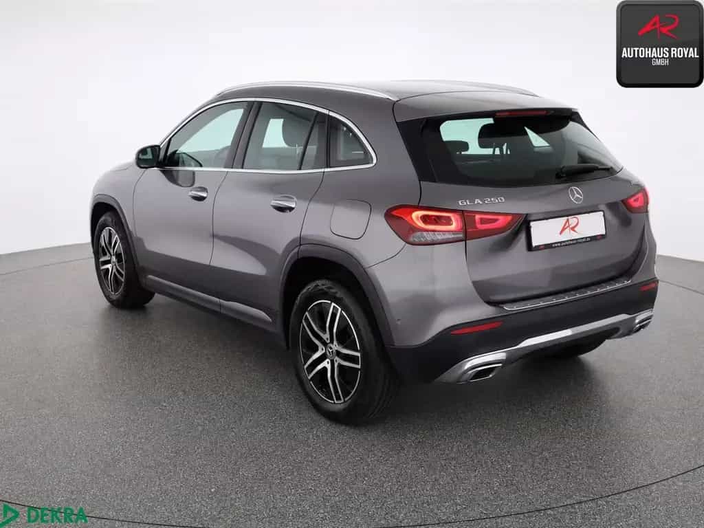 Mercedes-Benz GLA 250 4M PROGRESSIVE KEYLESS,KAMERA,DISTRO,AHK 09/2020-photo-2