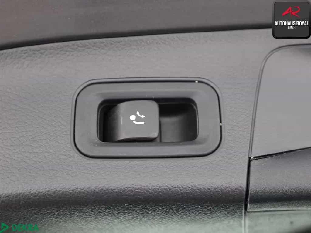 Mercedes-Benz GLA 250 4M PROGRESSIVE KEYLESS,KAMERA,DISTRO,AHK 09/2020-photo-23