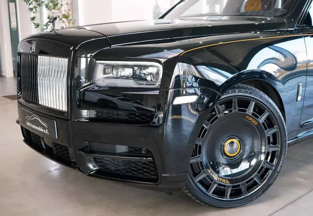 Rolls-Royce Cullinan BLACK BADGE*MANSORY*STARLIGHT*BESPOKE* 07/2023-photo-1