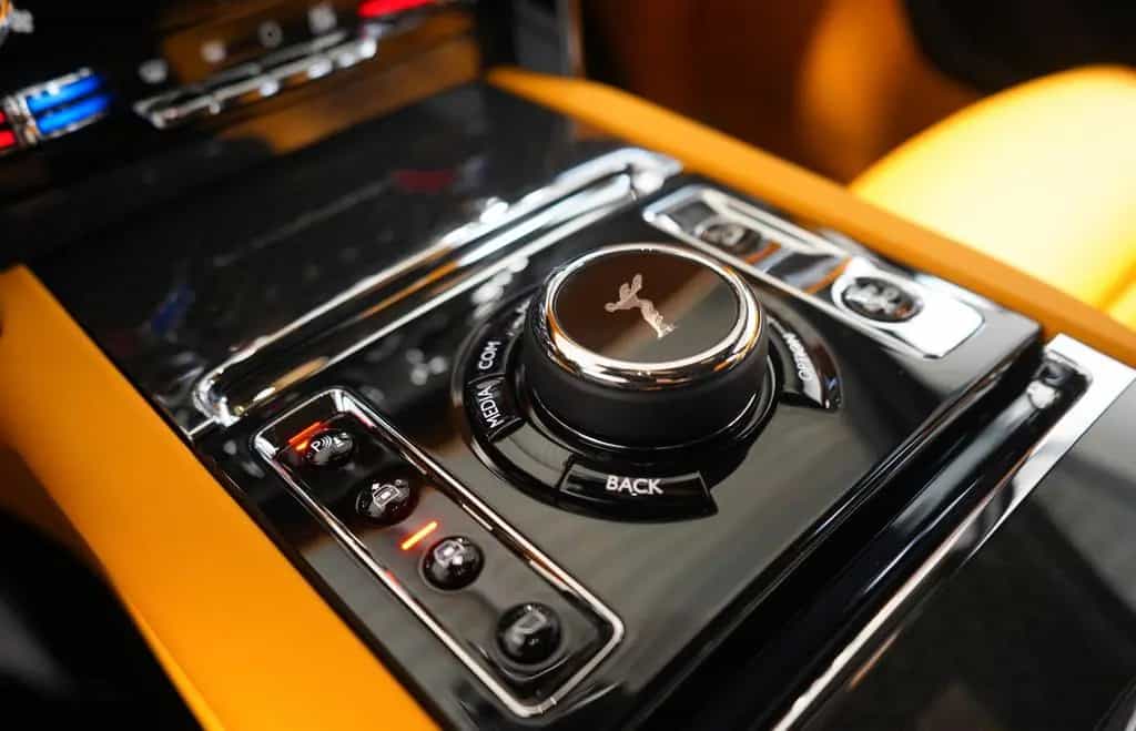 Rolls-Royce Cullinan BLACK BADGE*MANSORY*STARLIGHT*BESPOKE* 07/2023-photo-24