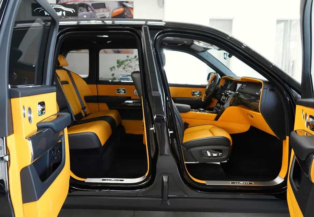 Rolls-Royce Cullinan BLACK BADGE*MANSORY*STARLIGHT*BESPOKE* 07/2023-photo-31