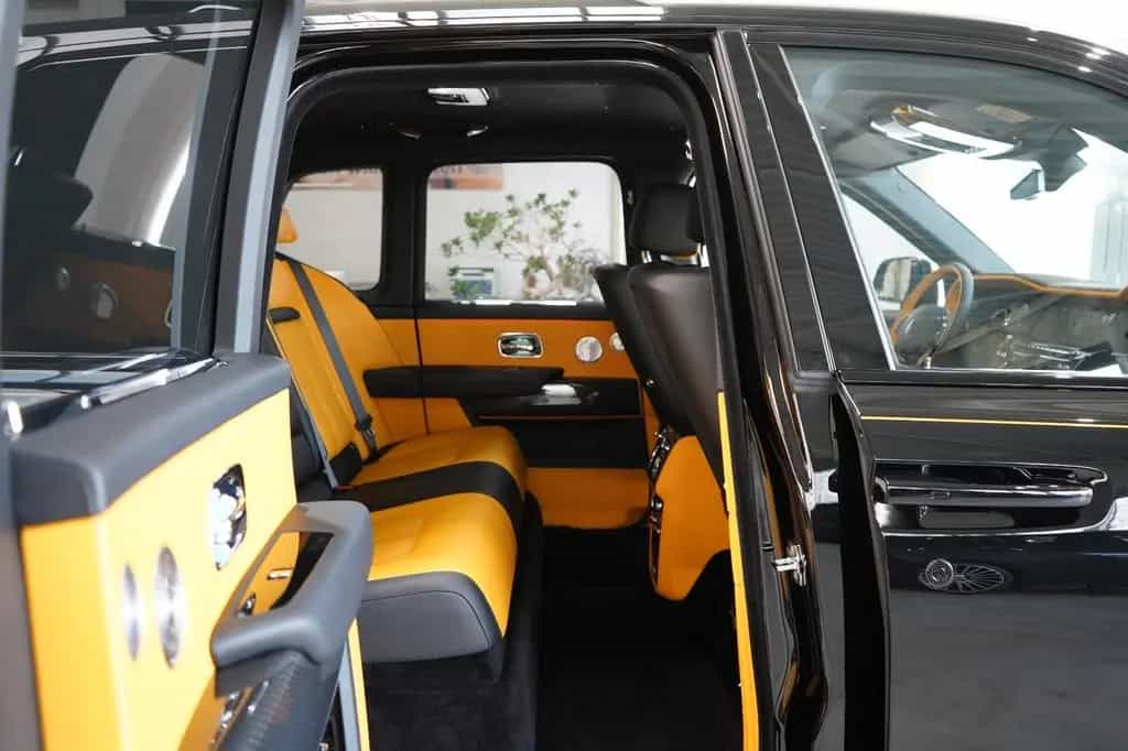 Rolls-Royce Cullinan BLACK BADGE*MANSORY*STARLIGHT*BESPOKE* 07/2023-photo-40