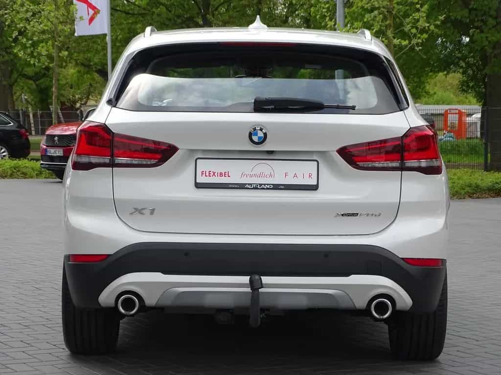 BMW X1 20d xDrive xLine Aut. LED Navi AHK Head-Up 07/2020-photo-3