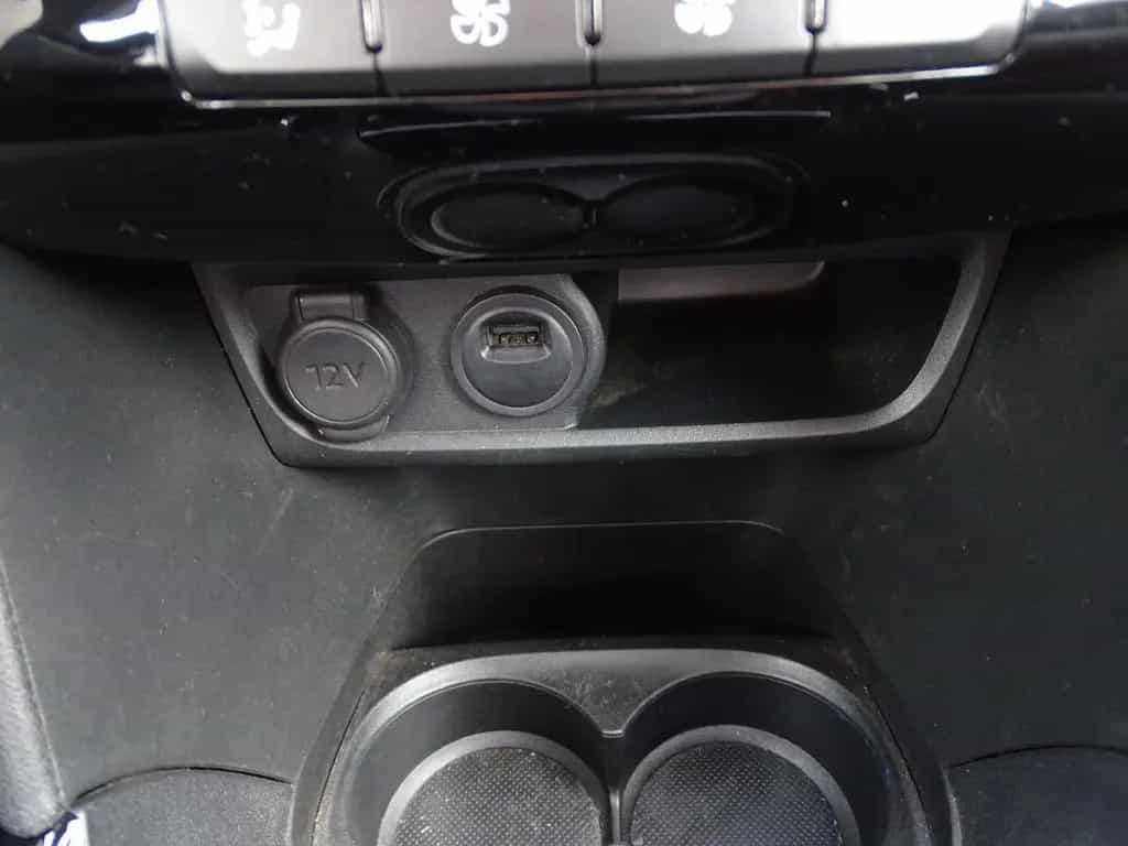 Peugeot 2008 1.2 PureTech Black Edition Navi Kamera PDC 08/2019-photo-14
