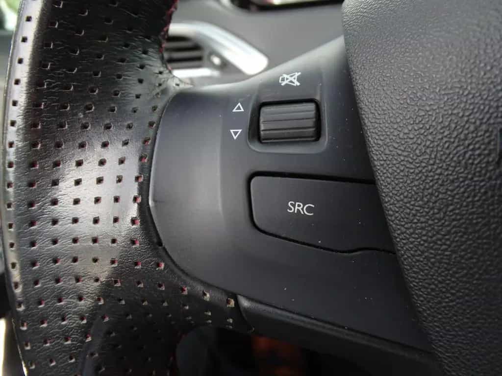 Peugeot 2008 1.2 PureTech Black Edition Navi Kamera PDC 08/2019-photo-19