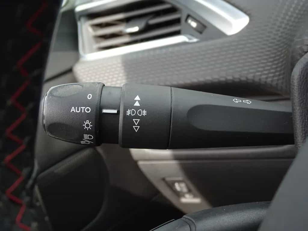 Peugeot 2008 1.2 PureTech Black Edition Navi Kamera PDC 08/2019-photo-20