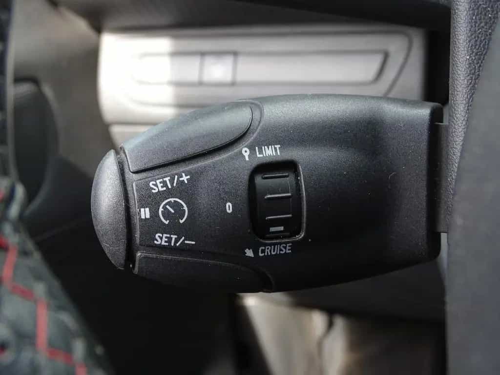 Peugeot 2008 1.2 PureTech Black Edition Navi Kamera PDC 08/2019-photo-21