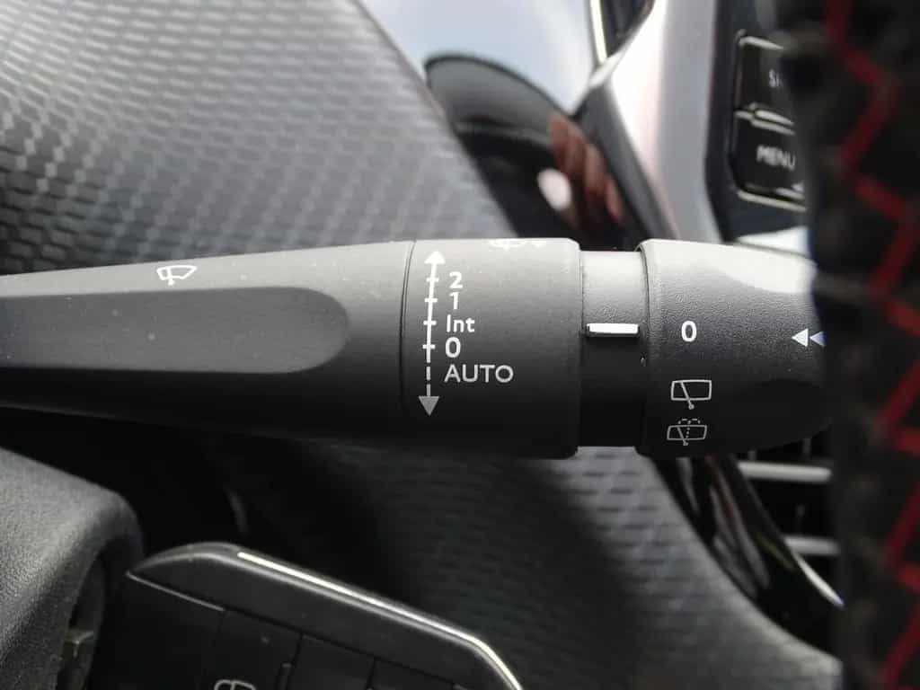 Peugeot 2008 1.2 PureTech Black Edition Navi Kamera PDC 08/2019-photo-22