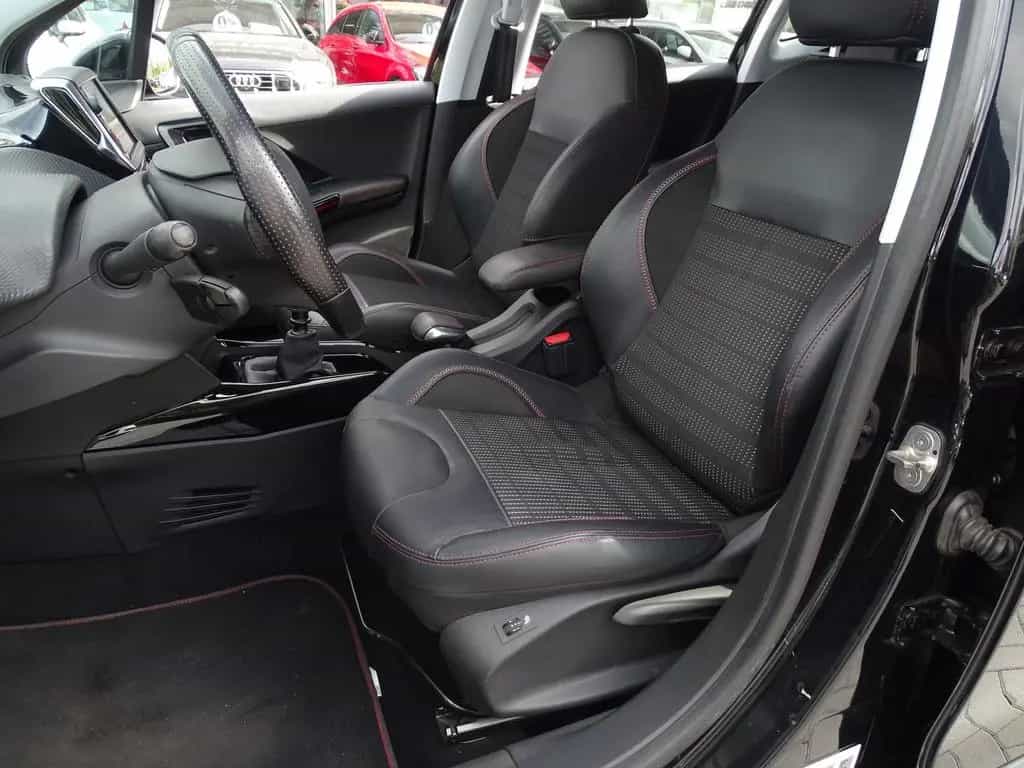 Peugeot 2008 1.2 PureTech Black Edition Navi Kamera PDC 08/2019-photo-25