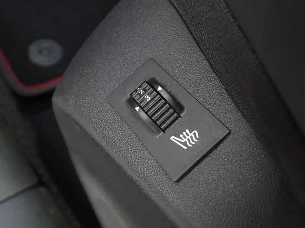Peugeot 2008 1.2 PureTech Black Edition Navi Kamera PDC 08/2019-photo-26