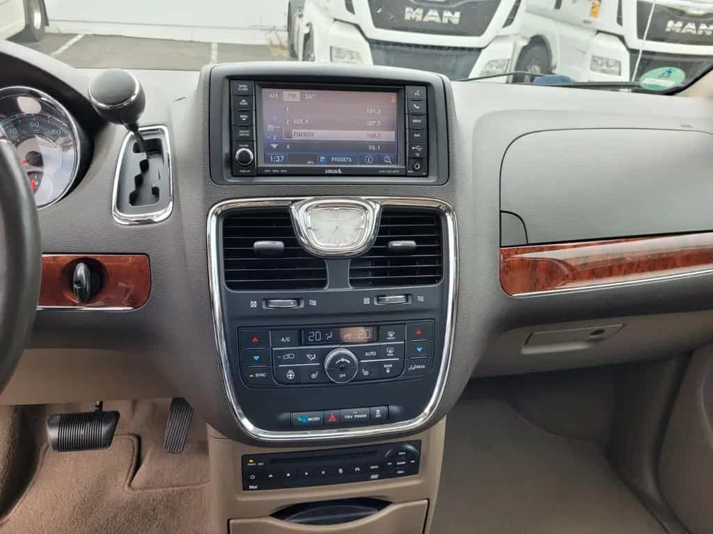 Chrysler Grand Voyager*Town & Country*TÜV NEU*Service NEU 07/2012-photo-16