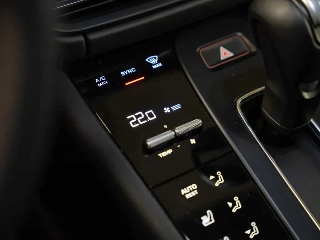 Porsche Macan Standheizung BOSE Sitzbelüftung Panorama 12/2023-photo-21