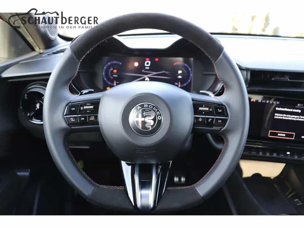 Alfa Romeo Junior Ibrida 1.2 VGT 48V-Hybrid 107 kW Intensa 02/2026-photo-19
